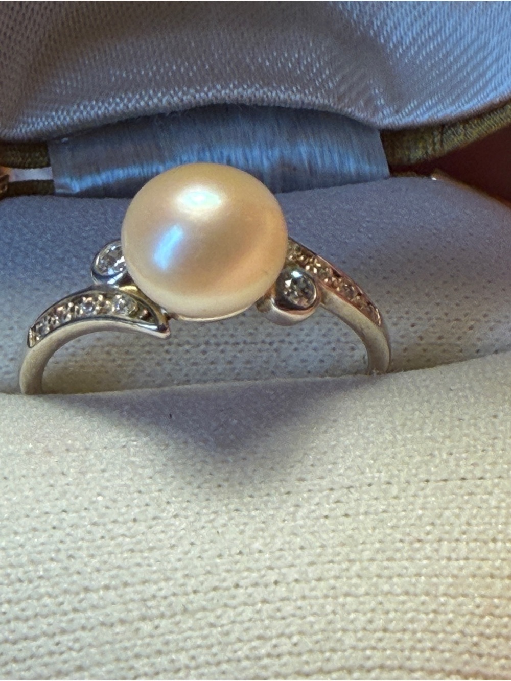 Freshwater Cultured Pearl Ring Size 8 Flanked by 10 Diamonds in silver